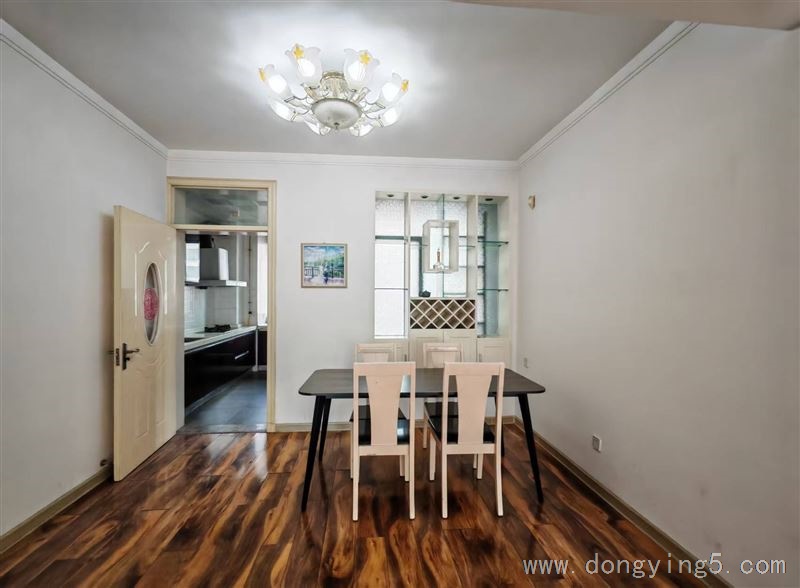 房東直售 無(wú)中介費(fèi) 大海鑫天地.153平房子，有車位，儲(chǔ)藏室